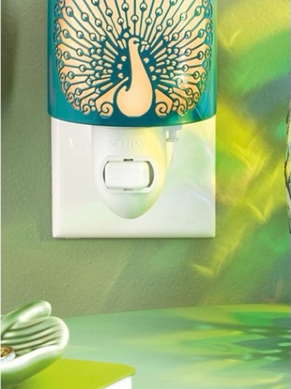 Scentsy Teal and White Peacock Plug-In Warmer